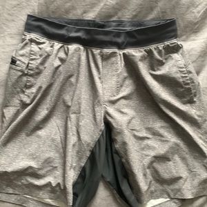 Men’s lulu lined shorts XL